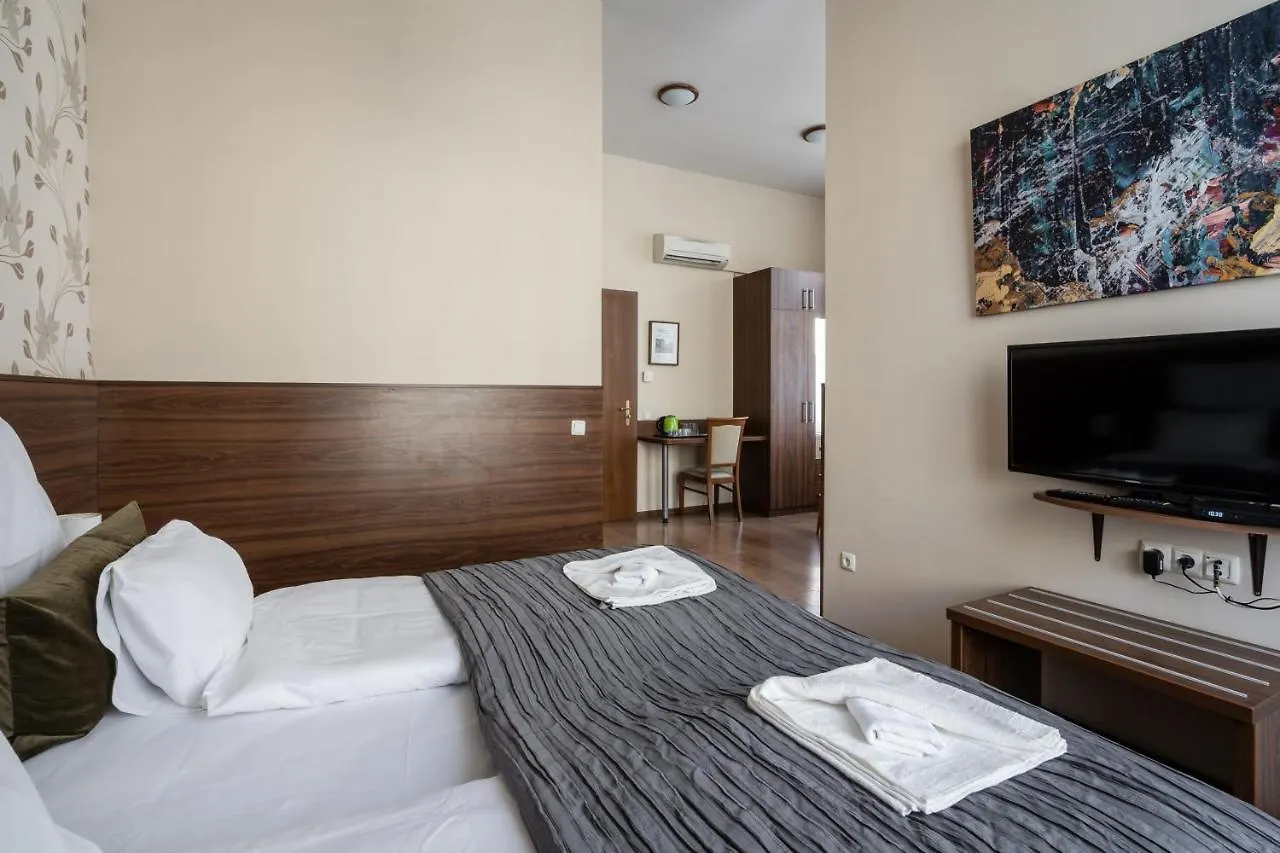 Elit Boutique Rooms- Best Location By Bqa Budapest 0*,