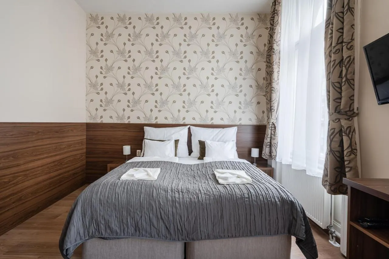 Elit Boutique Rooms- Best Location By Bqa Budapest 0*,  Hungary
