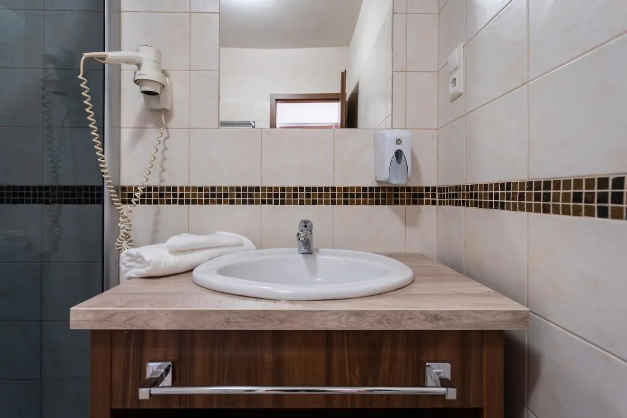Elit Boutique Rooms- Best Location By Bqa Budapest 0*,  Hungary